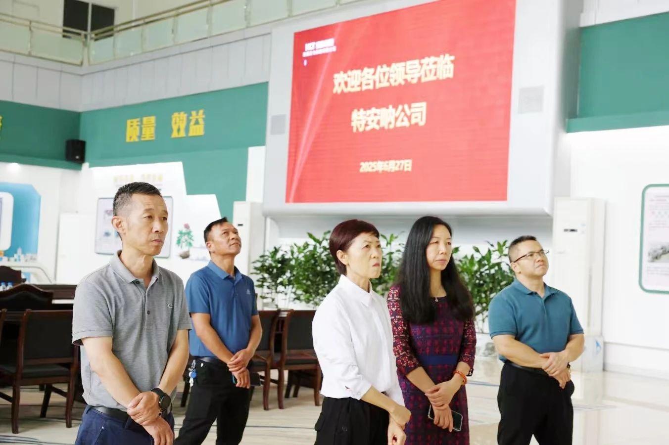 文山州政協(xié)副主席侯桂芬蒞臨特安吶公司開(kāi)展科技支撐創(chuàng)新發(fā)展專(zhuān)題調(diào)研